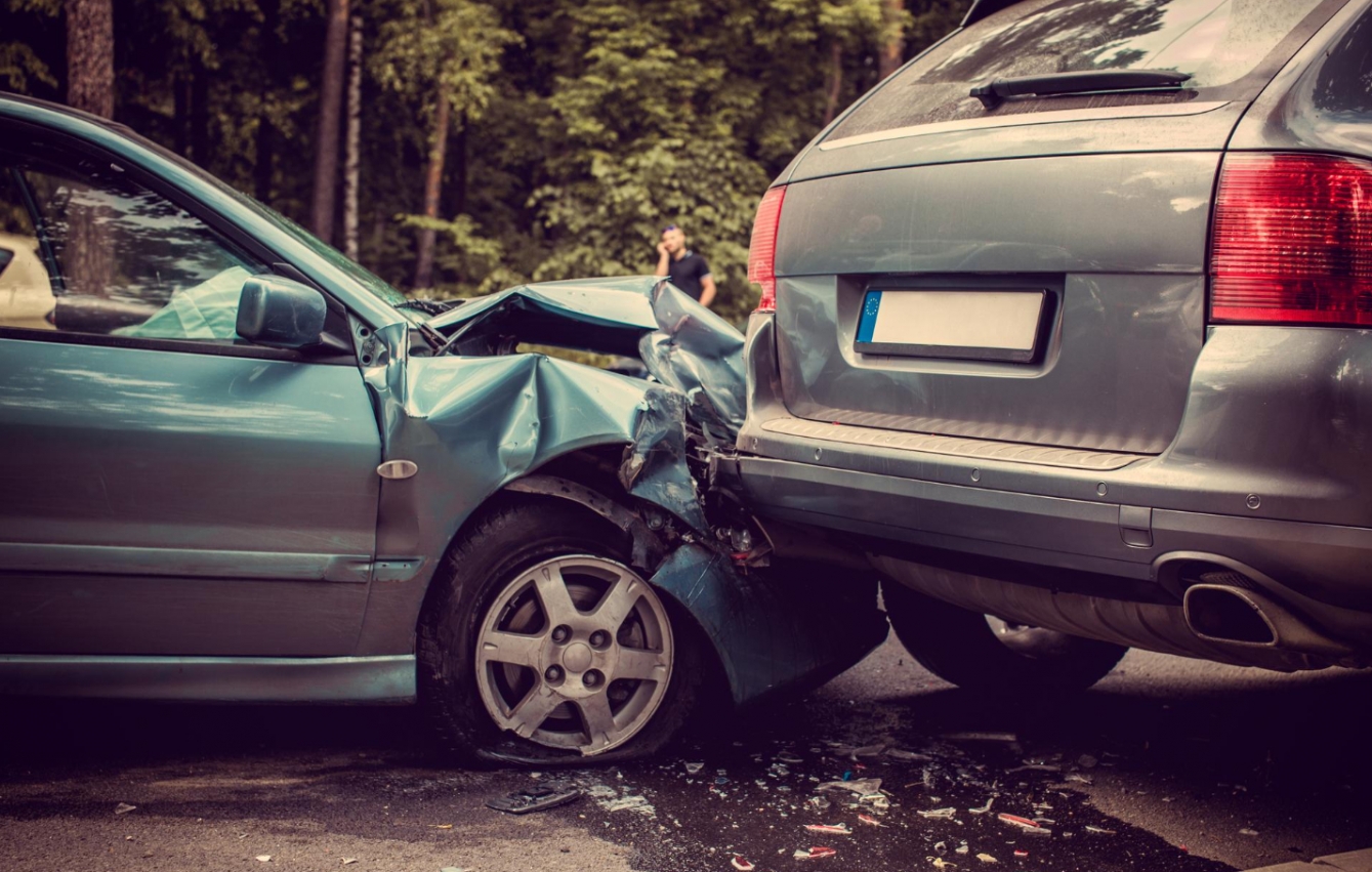 Straszny wypadek na skrzyżowaniu ul. Grudziądzkiej z Trasą Prezydenta W. Raczkiewicza, pojazd dachuje