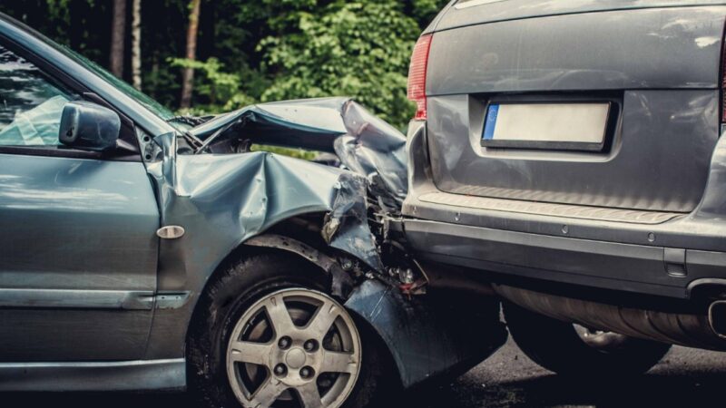 Tragiczna kolizja w Grudziądzu: Trzy auta zderzyły się na skrzyżowaniu